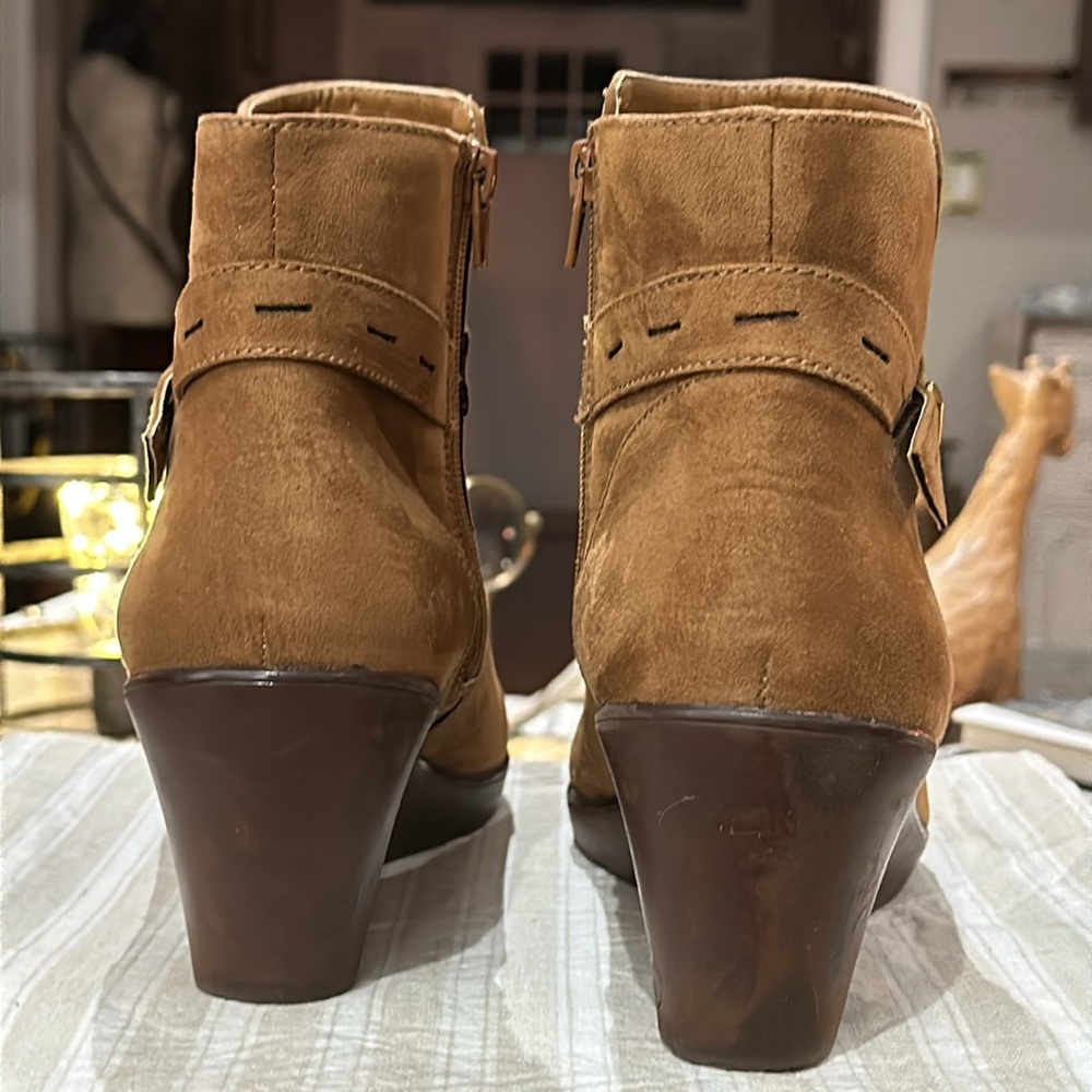 Naturalizer Women’s Jill Faux Suede Ankle Wedge Bootie, Light Brown Size 10 WIDE - Picture 8 of 16